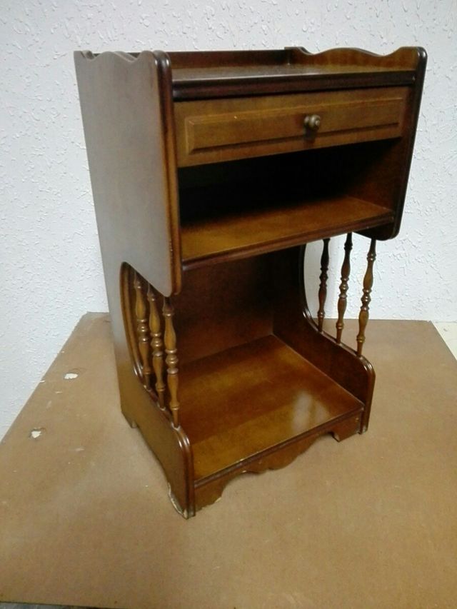 mesita para teléfonos o televisión