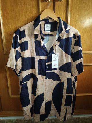 Camisas Zara de segunda mano en la provincia de Castellón en Camisa Estampada Zara de segunda mano por 5 € en Castellón