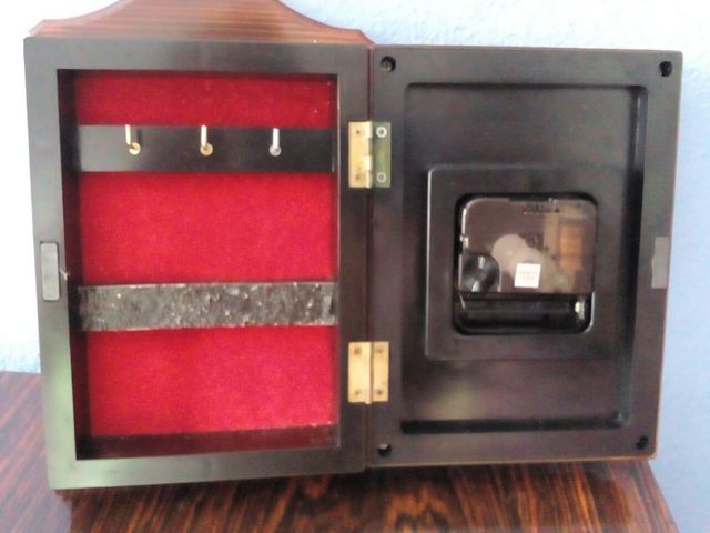 PORTACHIAVI CON CORNICE