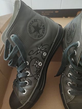 converse piel gris