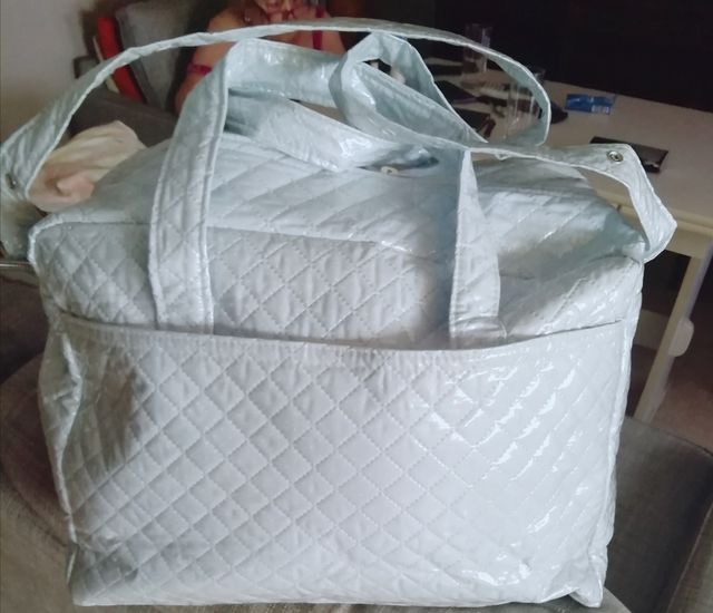 Edredón cuna y bolsa y neceser todo a juego