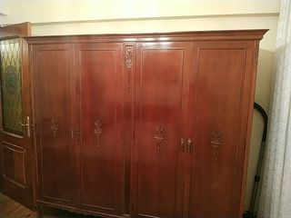 Armario de madera de segunda mano por 150 € en Bilbao en WALLAPOP