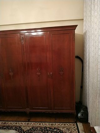 Armario de madera de segunda mano por 150 € en Bilbao en WALLAPOP