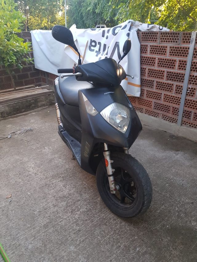 Honda Dylan 125 de segunda mano por 670 € en La Florida en WALLAPOP