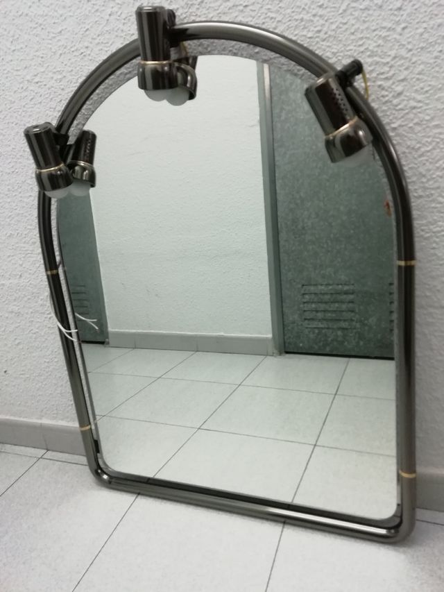 Espejo con luz de baño