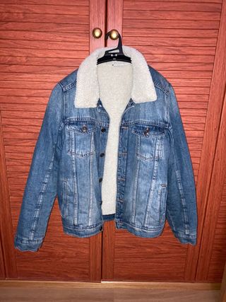 Chaqueta vaquera Zara de segunda mano en la provincia de Chaqueta vaquera borrego zara de segunda mano por 30 € en
