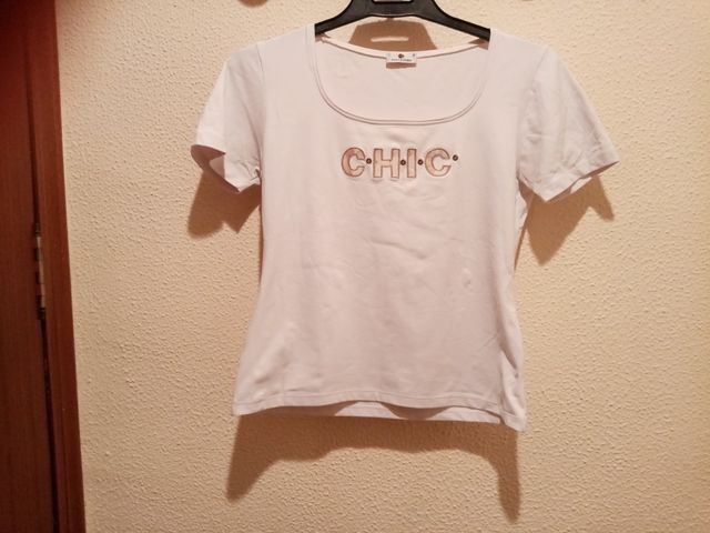 Una camiseta blanca de Punto Roma
