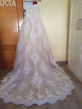 Vestido novia Pronovias con velo ,Cancán , zapatos de segunda mano por 900  EUR en Villanueva de Gállego en WALLAPOP