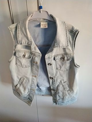 Chaleco vaquero Zara de segunda mano por 6 EUR en Valencia en WALLAPOP