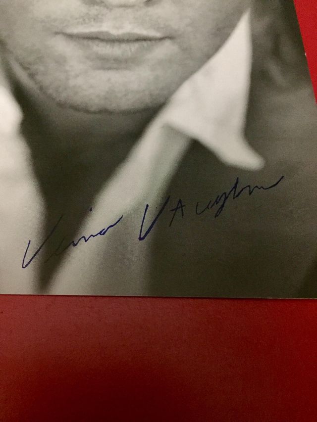Foto oficial de VINCE VAUGHN con autógrafo (2001)