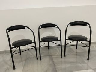 sillas con el culo tapizado en gris sillas con el culo tapizado en gris