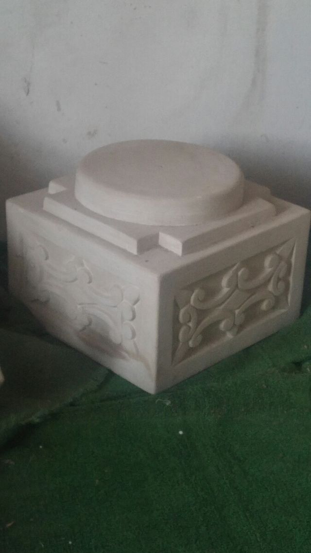 Basa, Capitel, Pilar/piedra arenisca