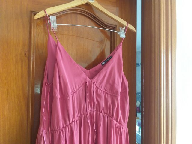 VESTIDO ZARA SATEN XS/S VOLANTES NUEVO.