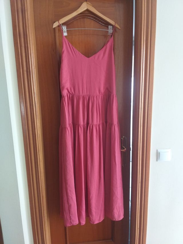 VESTIDO ZARA SATEN XS/S VOLANTES NUEVO.