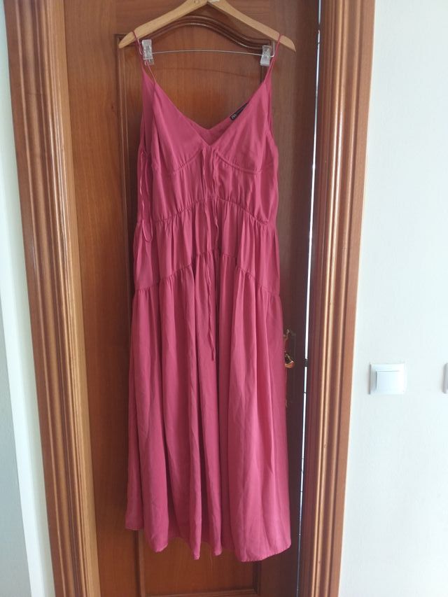 VESTIDO ZARA SATEN XS/S VOLANTES NUEVO.