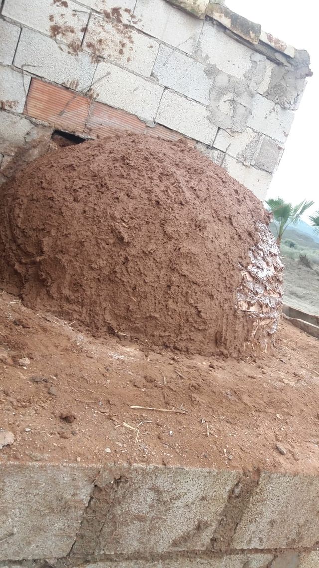 Se hacen hornos artesanales de barro