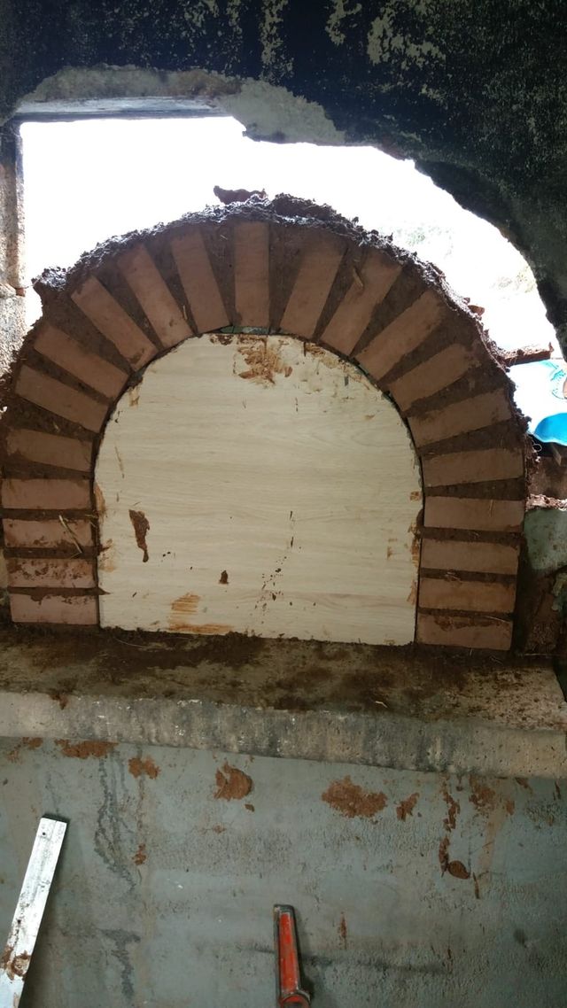 Se hacen hornos artesanales de barro