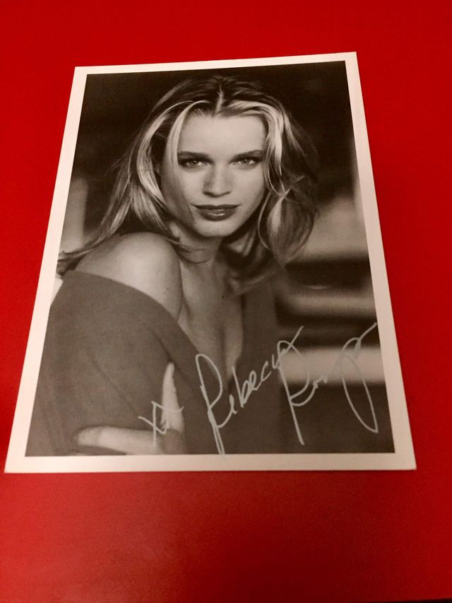 Foto oficial con autógrafo REBECCA ROMIJN (2001)