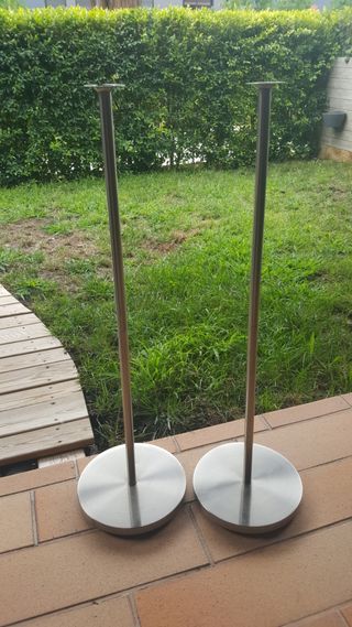 2 soportes de altavoces con base de segunda mano por 10 € en El Masnou