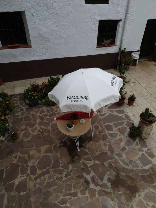 SOMBRILLA DE 140 CM DIÁMETRO NUEVA!!