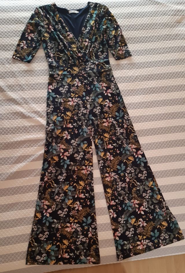 Mono de flores, de Formula Joven