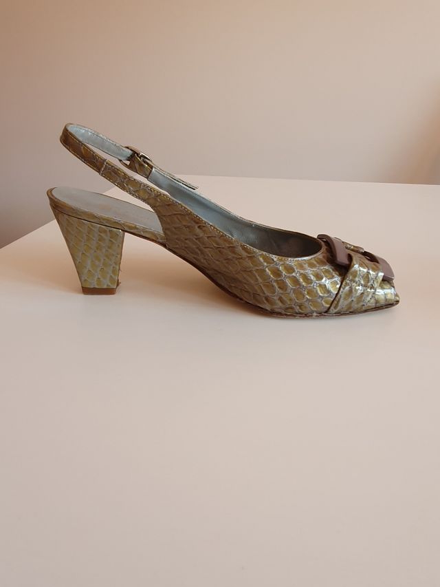 Zapatos de piel con tacón bajo