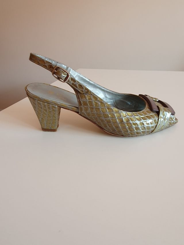 Zapatos de piel con tacón bajo