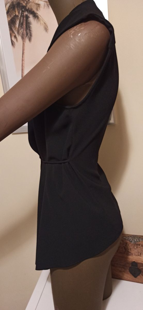 chalequillo negro. zara woman.talla s.nuevo