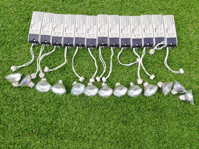 Trece halógenos con sus transfor, W50