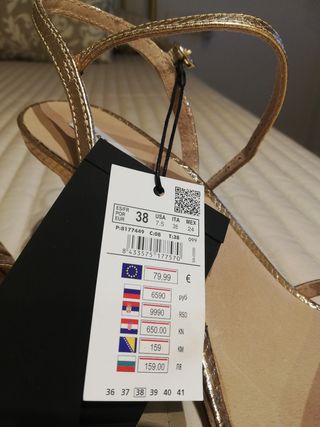 Sandalias doradas cortefiel de segunda mano por 28 EUR en Jaén en WALLAPOP