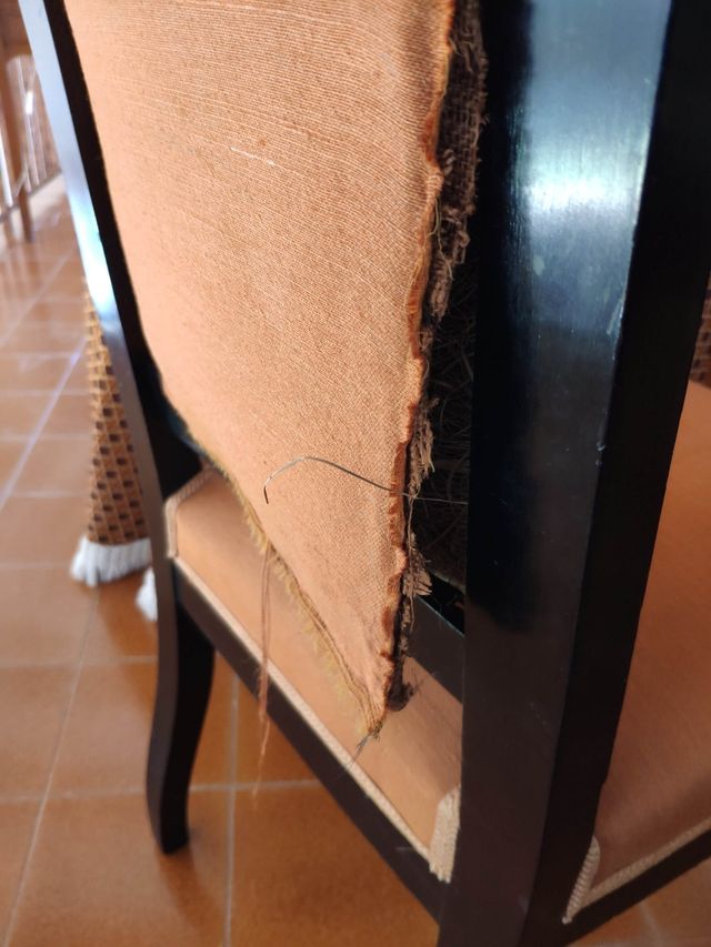 Conjunto sillas y mesa de madera