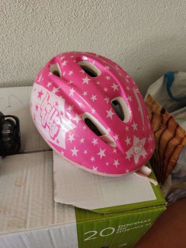 Casco niña y ruedas para zapatos