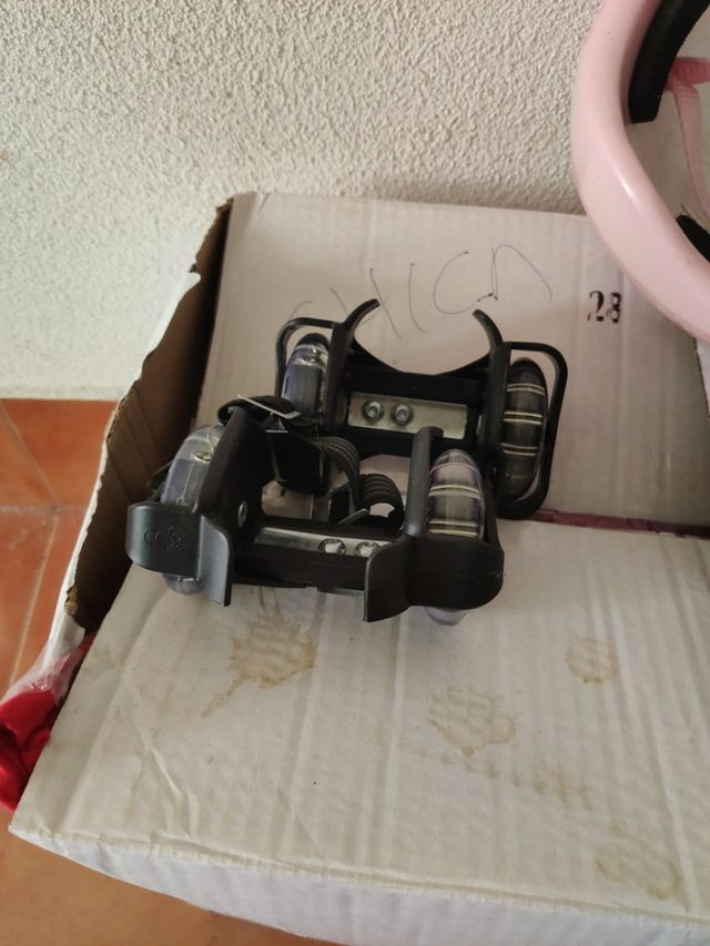 Casco niña y ruedas para zapatos