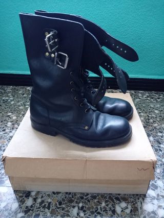 Botas militares de segunda mano por 100 EUR en Badalona en WALLAPOP