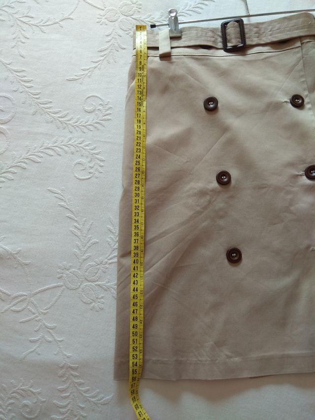 Vendo falda mujer color beige sin estrenar.