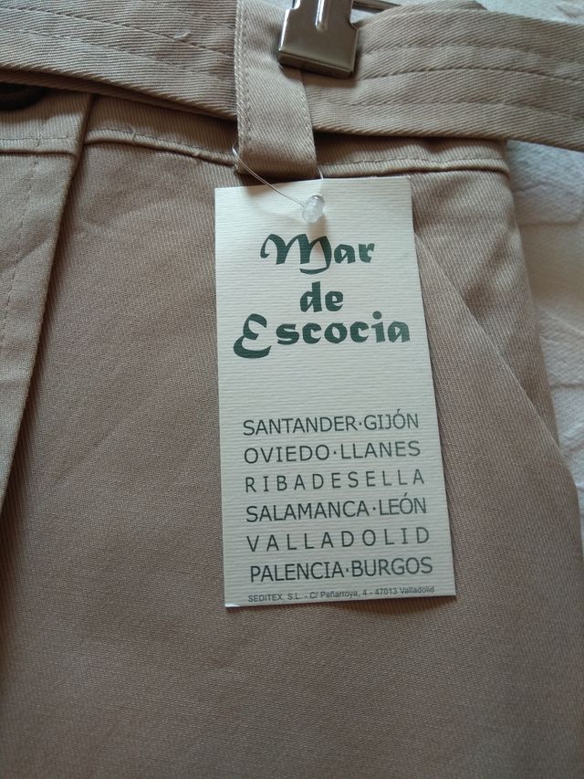 Vendo falda mujer color beige sin estrenar.