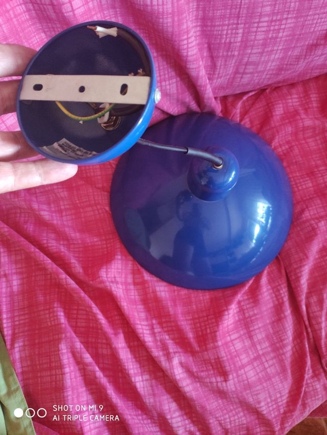 lámpara de techo color azul