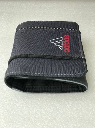 MONEDERO ADIDAS COLOR GRIS OSCURO nuevos