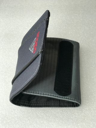 MONEDERO ADIDAS COLOR GRIS OSCURO nuevos