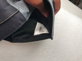 MONEDERO ADIDAS COLOR GRIS OSCURO nuevos