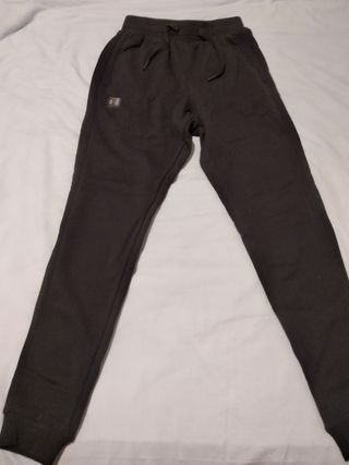 Pantalón de Chandal Under Armour Hombre de segunda mano por 20 EUR en Lugo  en WALLAPOP