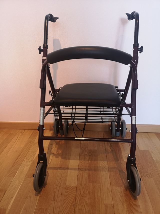 Andador de segunda mano por 70 EUR en Mercado Parque Corredor del Henares en WALLAPOP Andador de segunda mano por 70 EUR en Mercado Parque Corredor del Henares en WALLAPOP