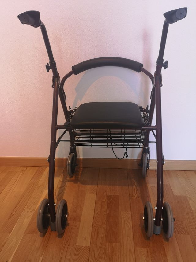 Andador de segunda mano por 70 EUR en Mercado Parque Corredor del Henares en WALLAPOP Andador de segunda mano por 70 EUR en Mercado Parque Corredor del Henares en WALLAPOP