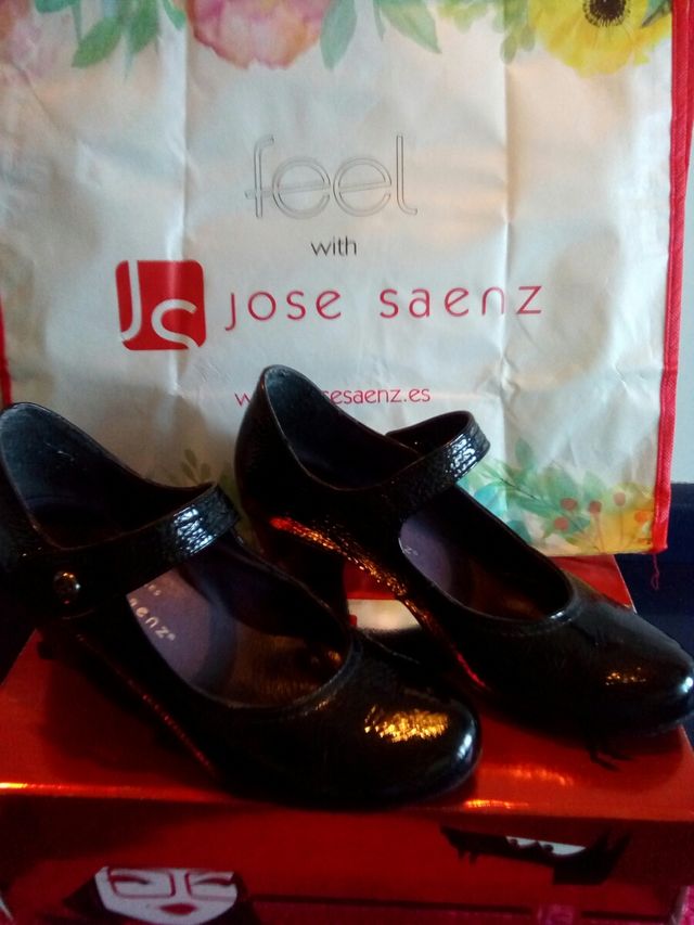 Zapato de piel  de marca  JOSE SAENZ