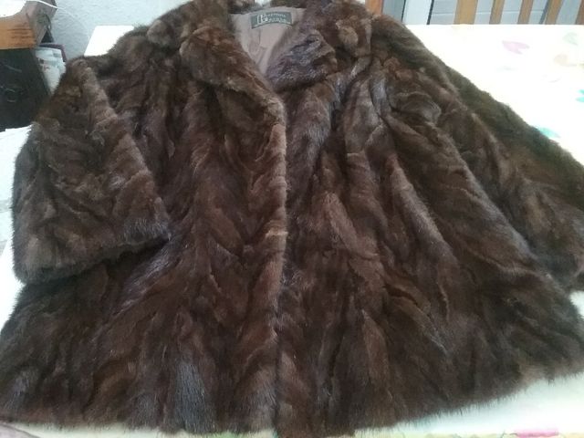 abrigo corto piel talla l/xl,hay medidas