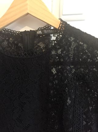 Blusa negra de encaje talla M ZARA de segunda mano por 15 EUR en Segovia en  WALLAPOP