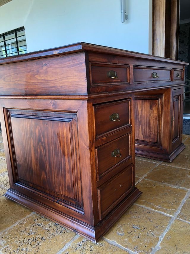 Escritorio clásico madera maciza de segunda mano por 300 € en Finca El