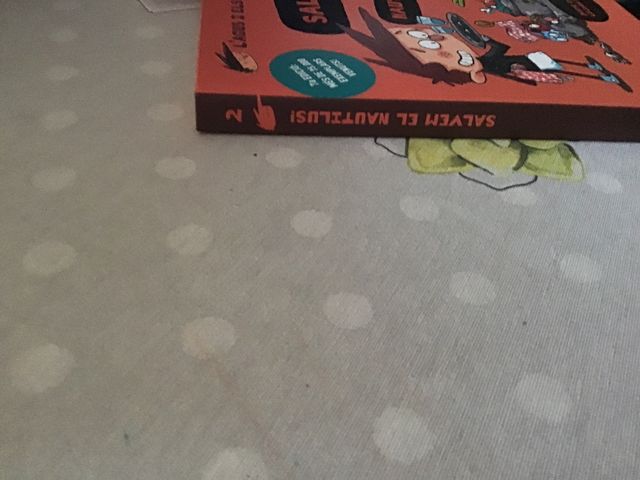 1 libro en valenciano de la colección de Tom Gates