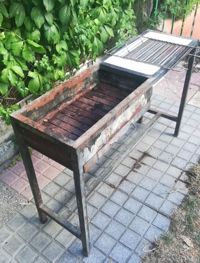 Barbacoa con encimera de mármol de segunda mano por 70 € en La Zubia en