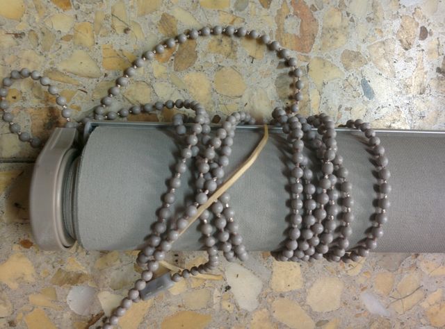 Dos Estores enrollable de color beige